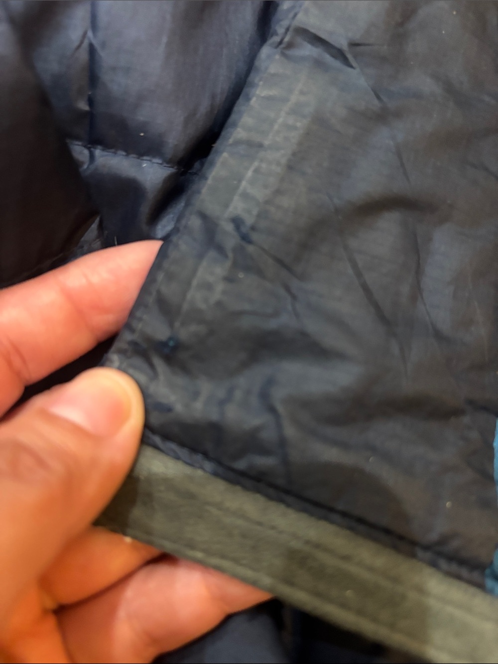 Patagonia Men's Black Quilted Insulated Jacket with Blue Trimsize xxl - Picture 6 of 10